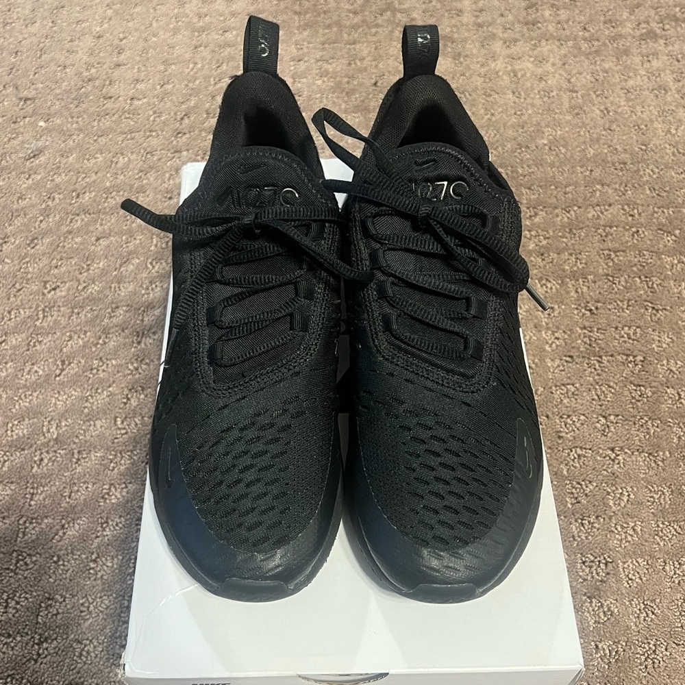 Nike Womens Air Max 270 Flyknit